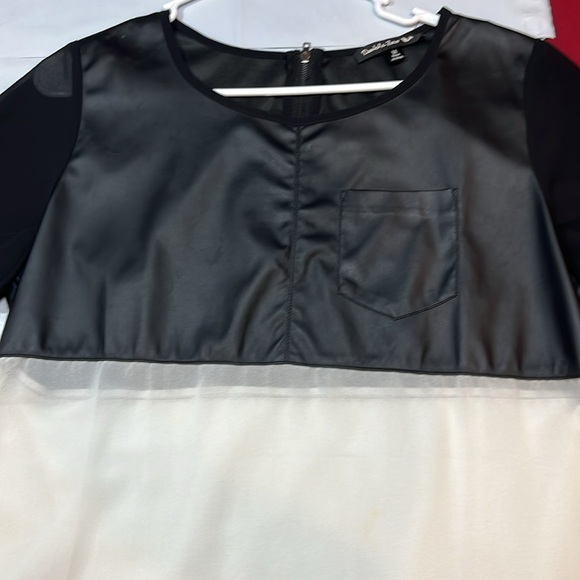 Black faux leather White chiffon TUNIC Hi Low Blouse Flowy Zip Back Pullover s/s - Picture 11 of 11
